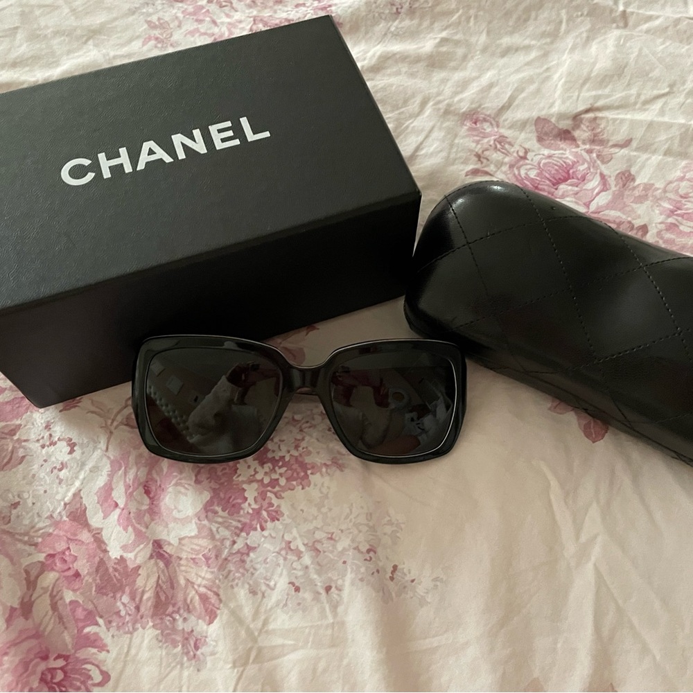 Authentic Like new pristine condition vintage Chanel sunglasses